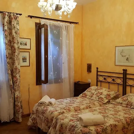 לינה וארוחת בוקר Venezia 2*