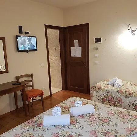 לינה וארוחת בוקר Venezia 2*